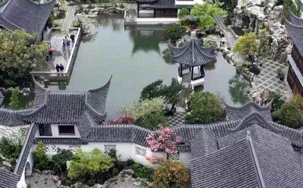 中式古典园林是建筑、山池、园艺、绘画、雕刻以至诗文等多种艺术的综合体。既可观,可居,又使园林景观设计更具有画龙点睛的作用和价值。我国被举世公认为世界园林之母,广西园林工程公司就为大家介绍中式古典园林(图5) 中式古典园林是建筑、山池、园艺、绘画、雕刻以至诗文等多种艺术的综合体。既可观,可居,又使园林景观设计更具有画龙点睛的作用和价值。我国被举世公认为世界园林之母,广西园林工程公司就为大家介绍中式古典园林(图5)